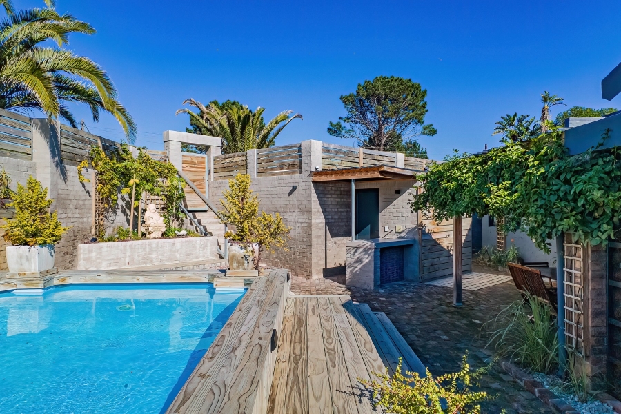 6 Bedroom Property for Sale in Seaside Longships Western Cape